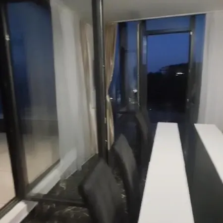 Luxe 1 Dubai Penthouse Apartmán *